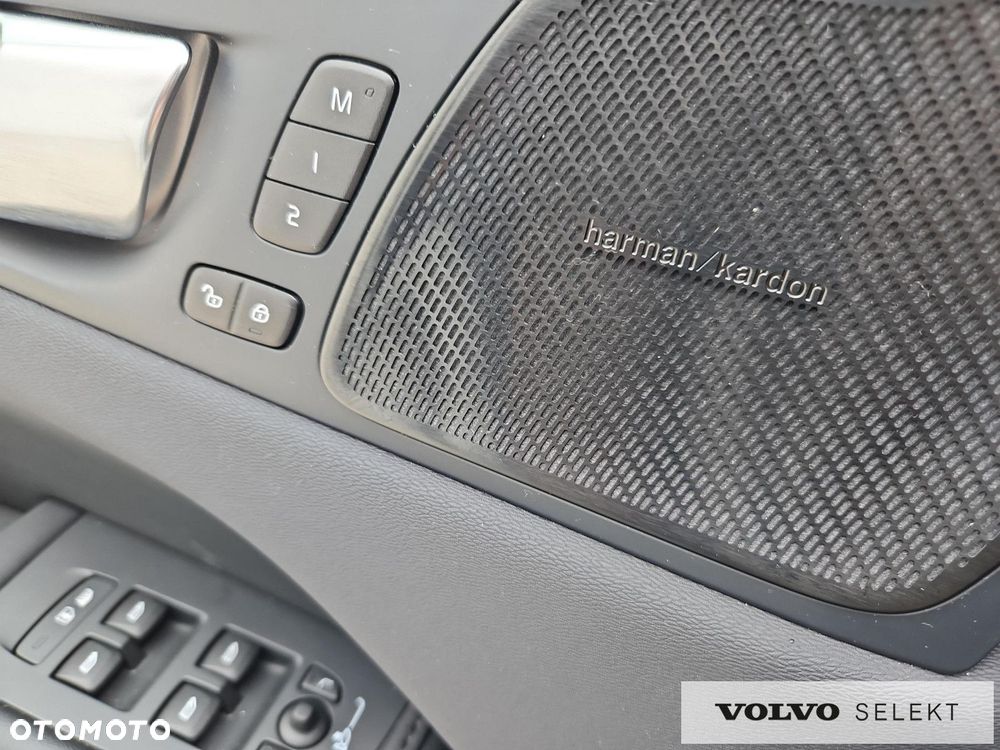 Volvo XC 60 T8 AWD Plug-in Hybrid Plus Dark - 21