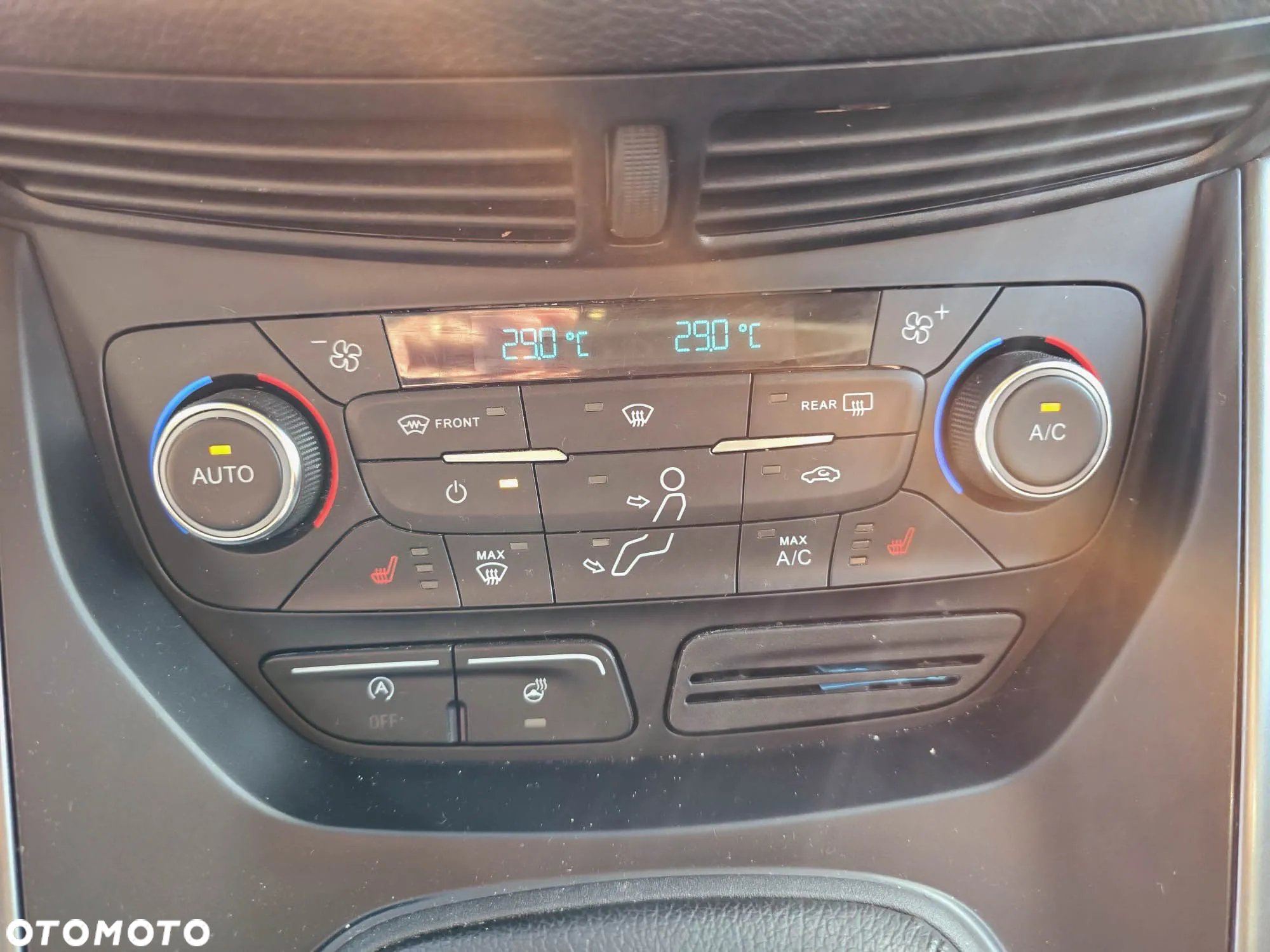 Ford Kuga - 37