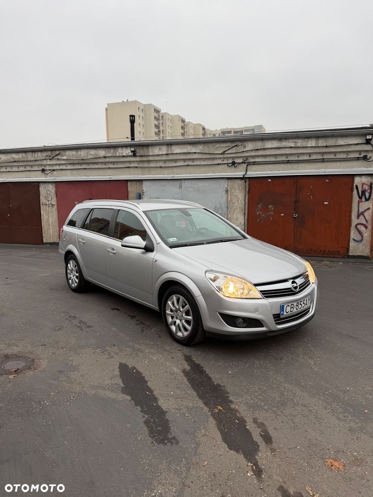 Opel Astra 2009 photo 2