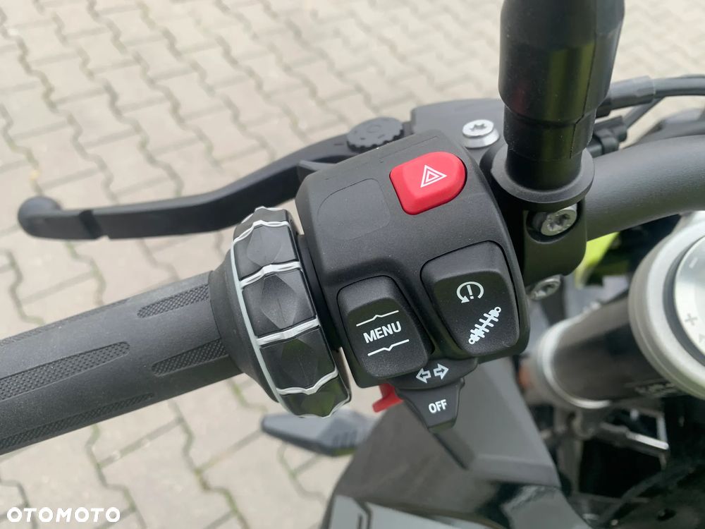 BMW F - 19