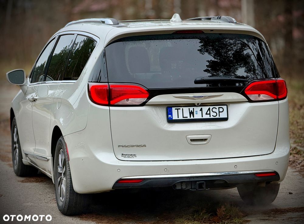 Chrysler Pacifica - 17