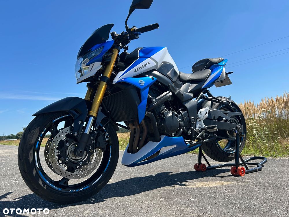 Suzuki GSR - 15