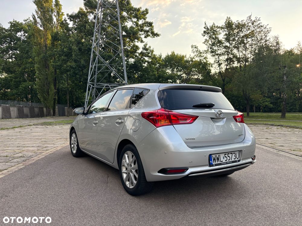 Toyota Auris 1.4 D-4D Premium EU5 - 4