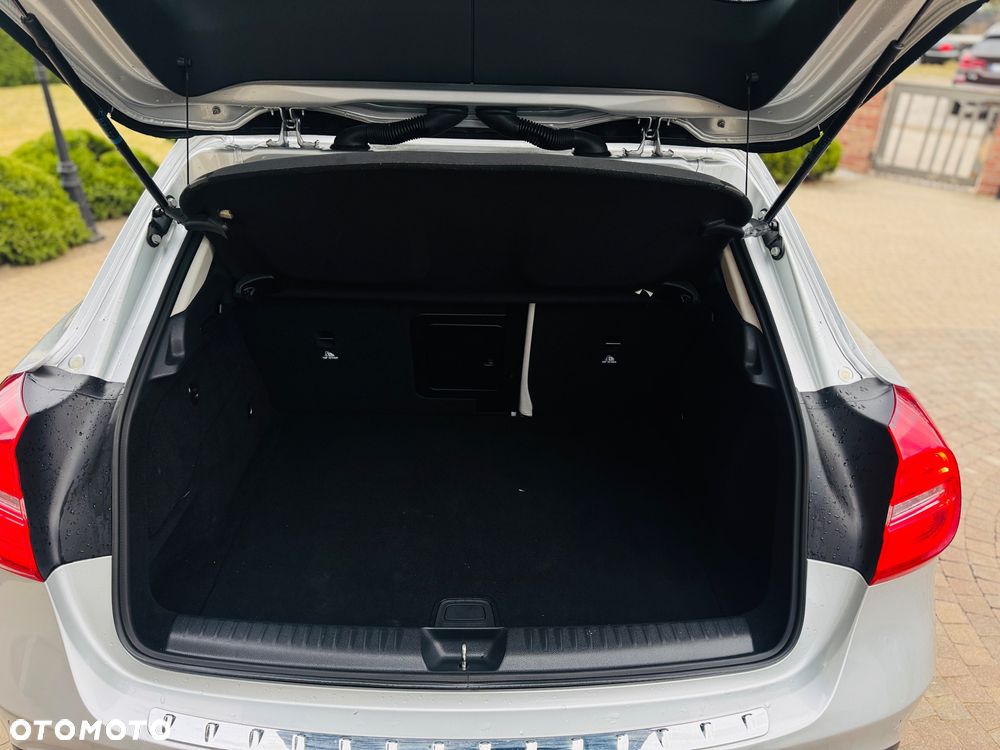 Mercedes-Benz GLA 200 7G-DCT Style - 22