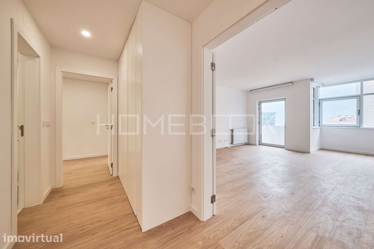 T3 Remodelado com Vista Rio e 2 Lugares de Garagem - Grande imagem: 3/23