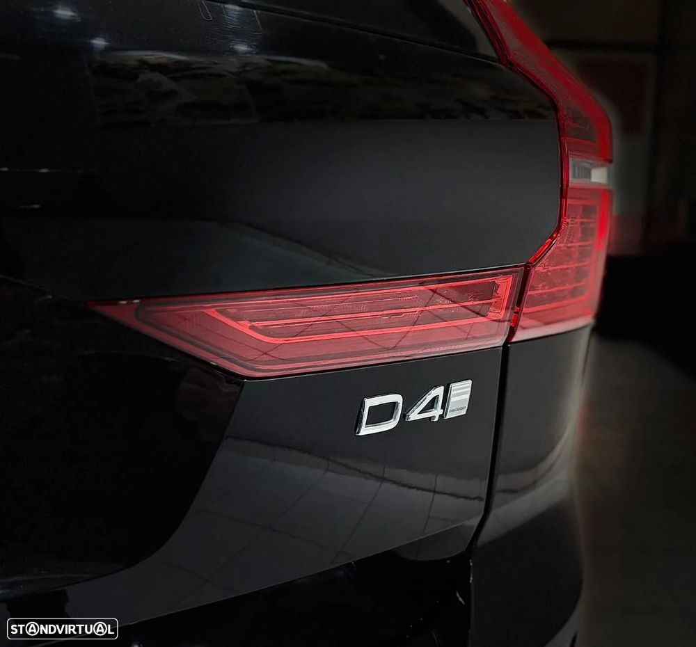 Volvo XC 60 2.0 D4 Inscription AWD Geartronic - 17