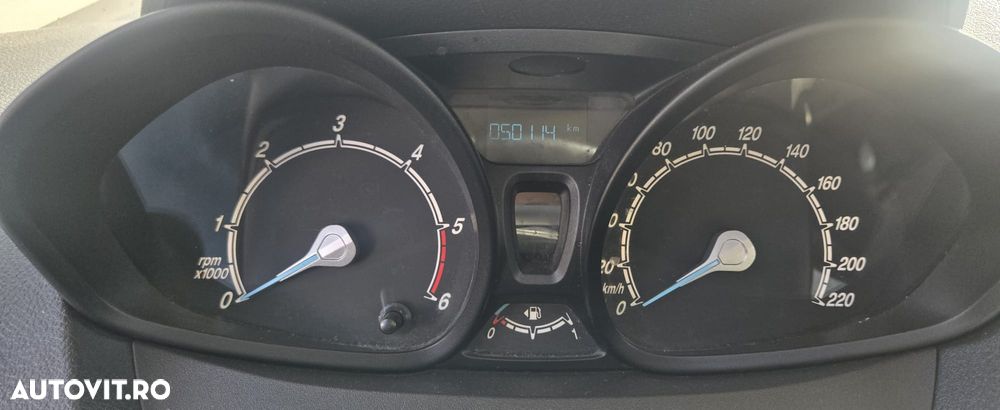 Ford Transit Courier - 14