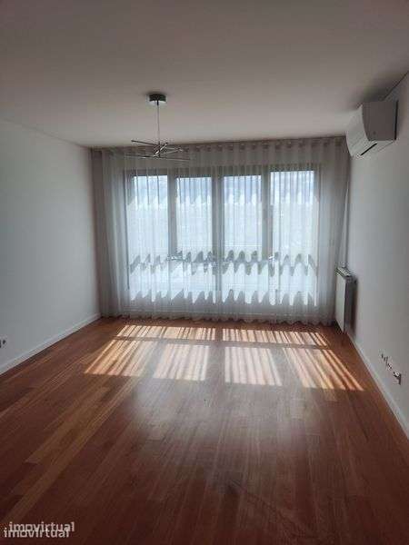 Apartamento Renovado T2 Avenida Bessa - 2 lugares garagem - Grande imagem: 4/12