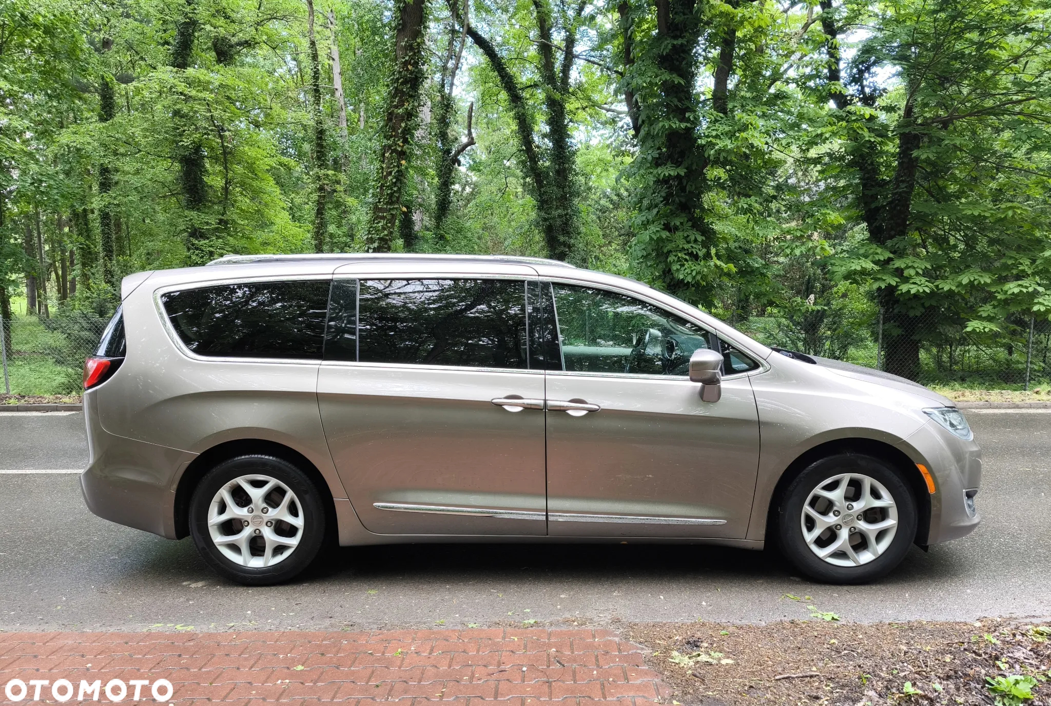 Chrysler Pacifica - 6