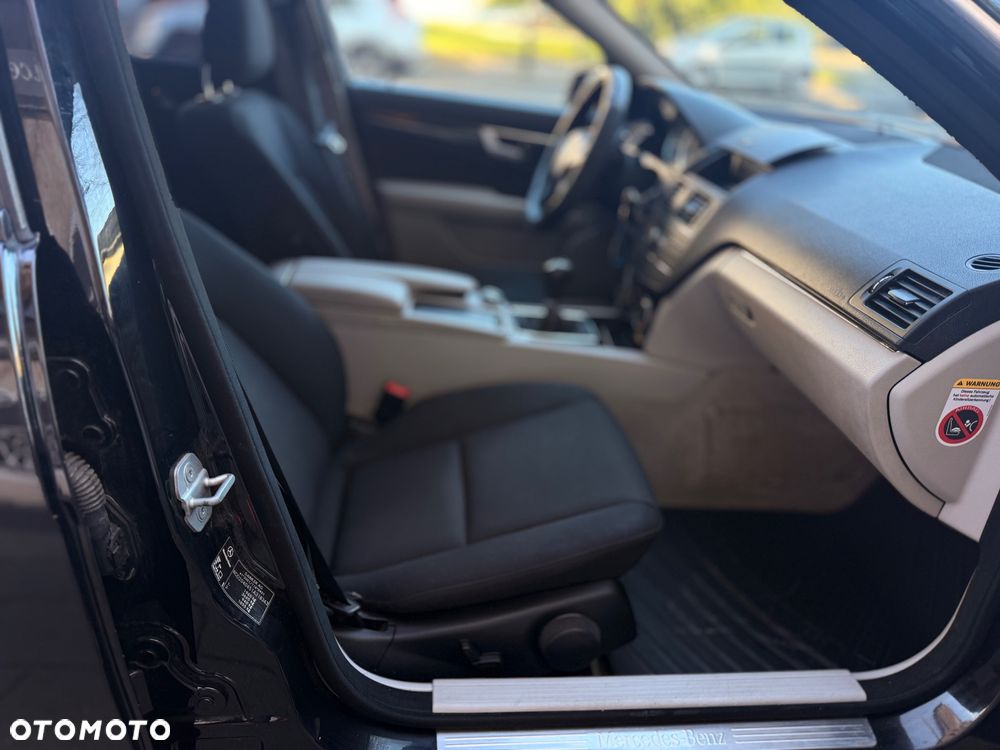 Mercedes-Benz Klasa C 180 T Kompressor BlueEFFICIENCY Elegance - 16