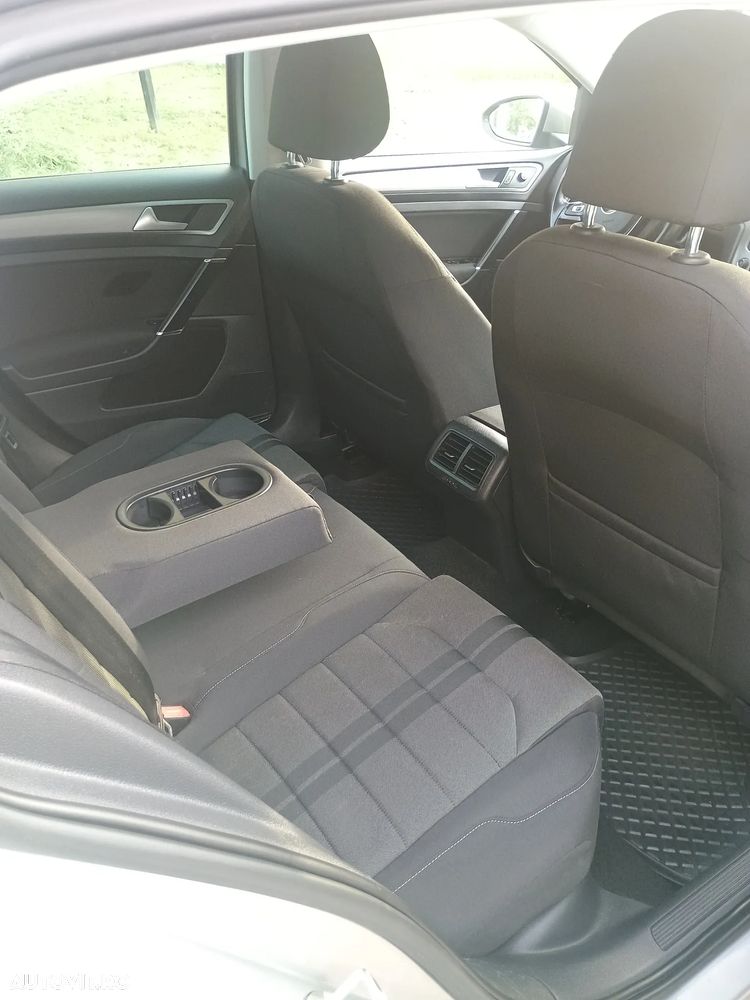 Volkswagen Golf - 8