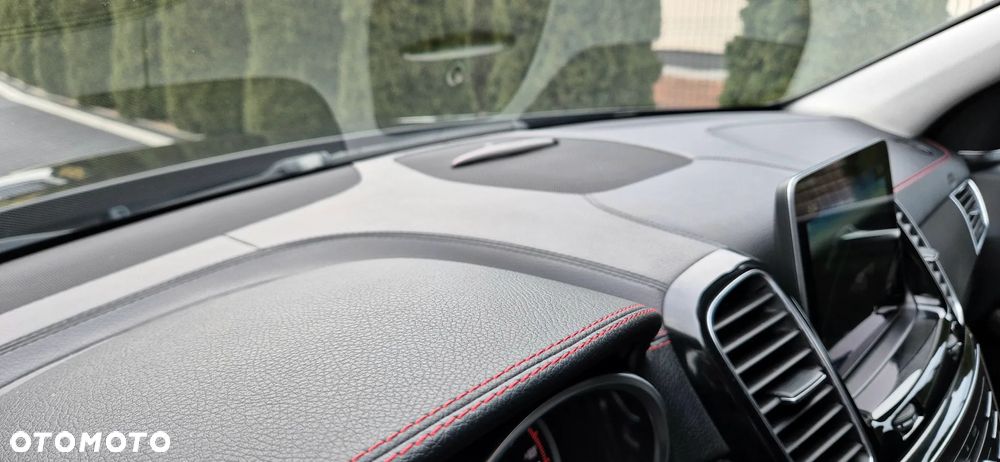 Mercedes-Benz GLE - 25