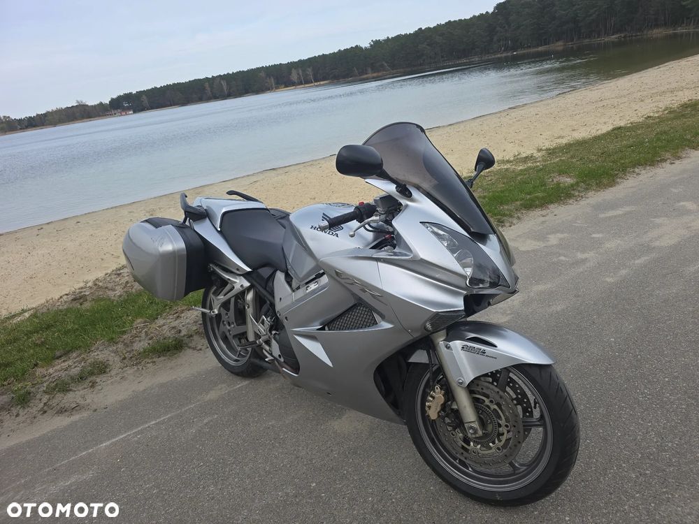 Honda VFR - 8
