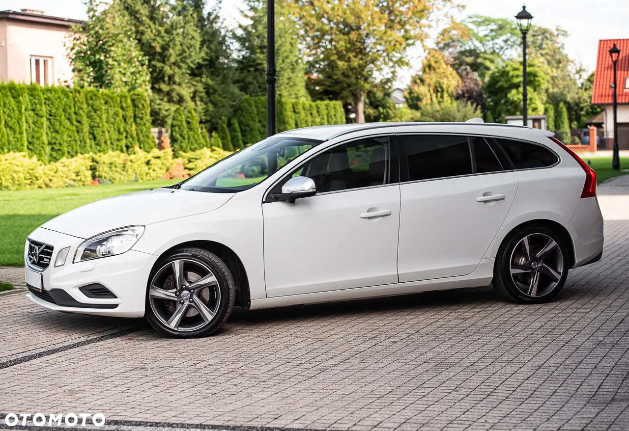 Volvo V60 T5 R-Design - 3