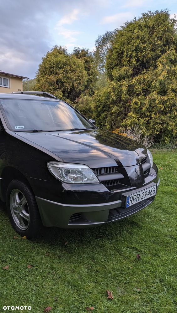 Mitsubishi Outlander 2.0 Intense DAKAR - 10
