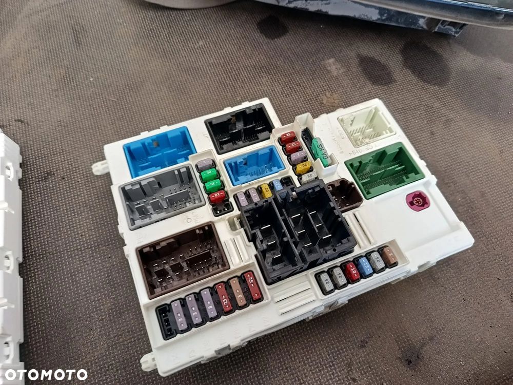 OPEL ASTRA L VI 1.5D SKRZYNKA BEZPIECZNIKÓW 985703828000 - 1