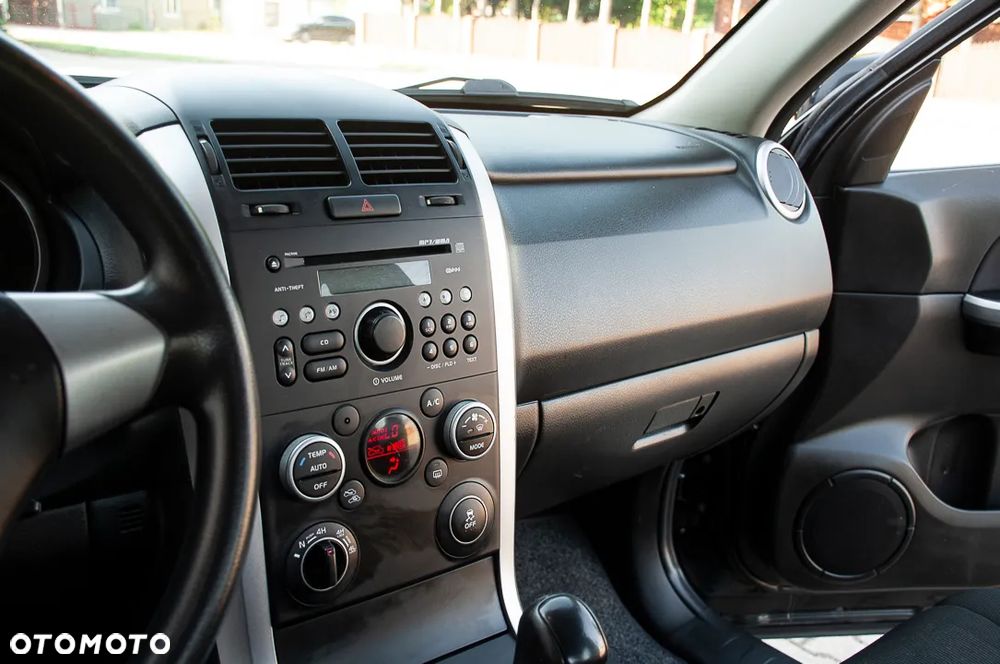 Suzuki Grand Vitara 2.4 Comfort - 16
