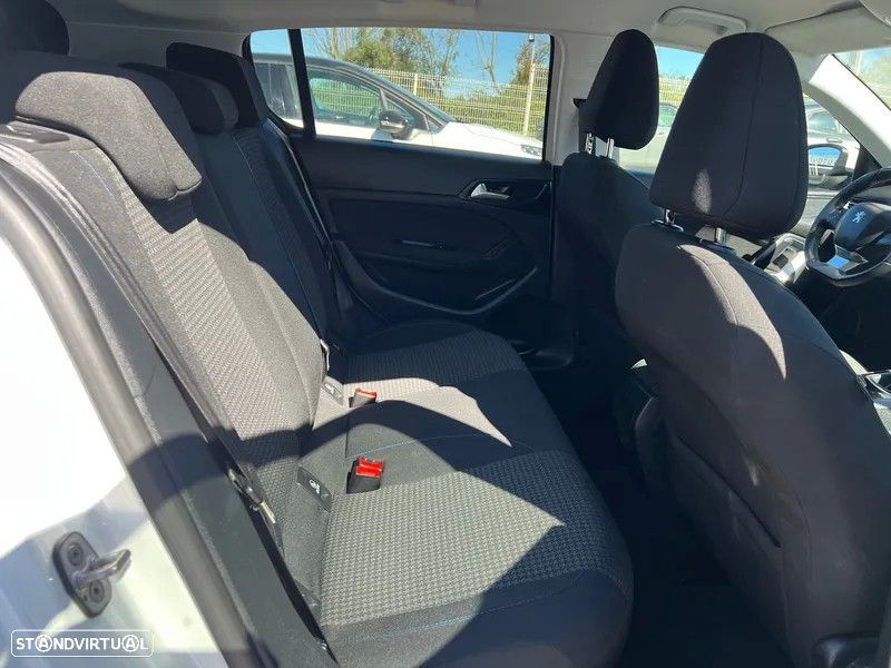 Peugeot 2008 1.2 PureTech Allure - 25