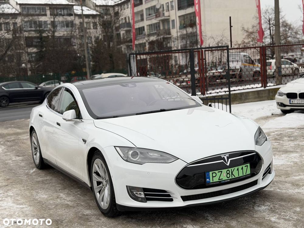 Tesla Model S - 4