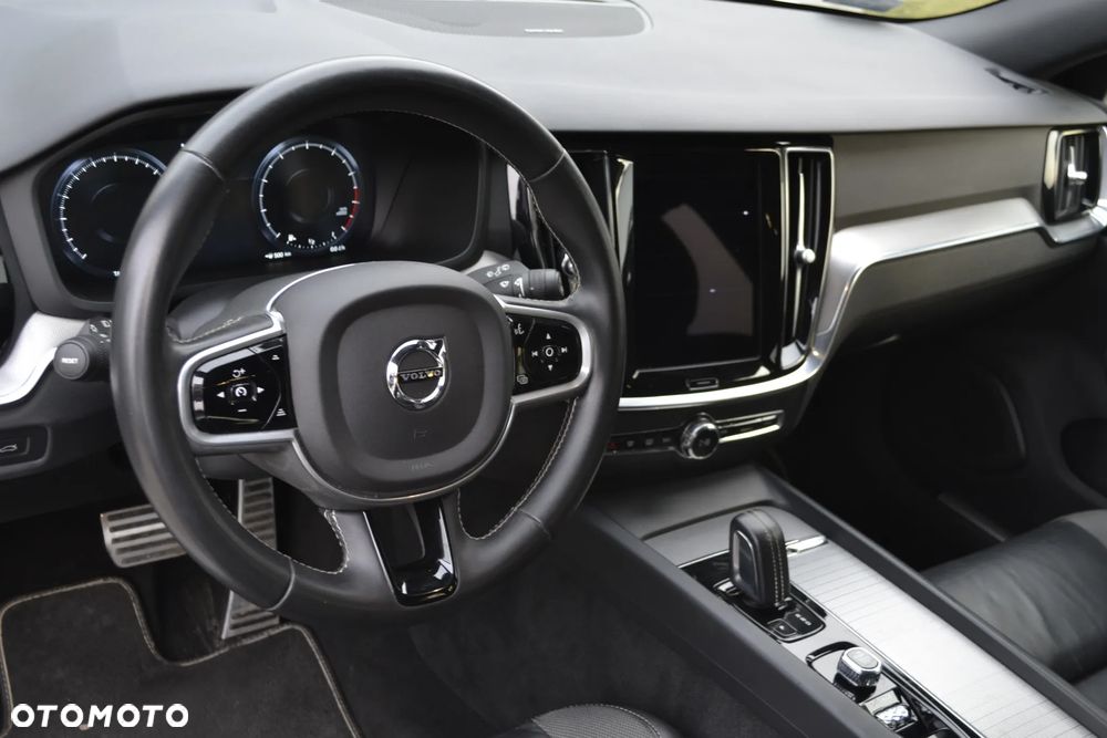 Volvo V60 B3 B R-Design - 23