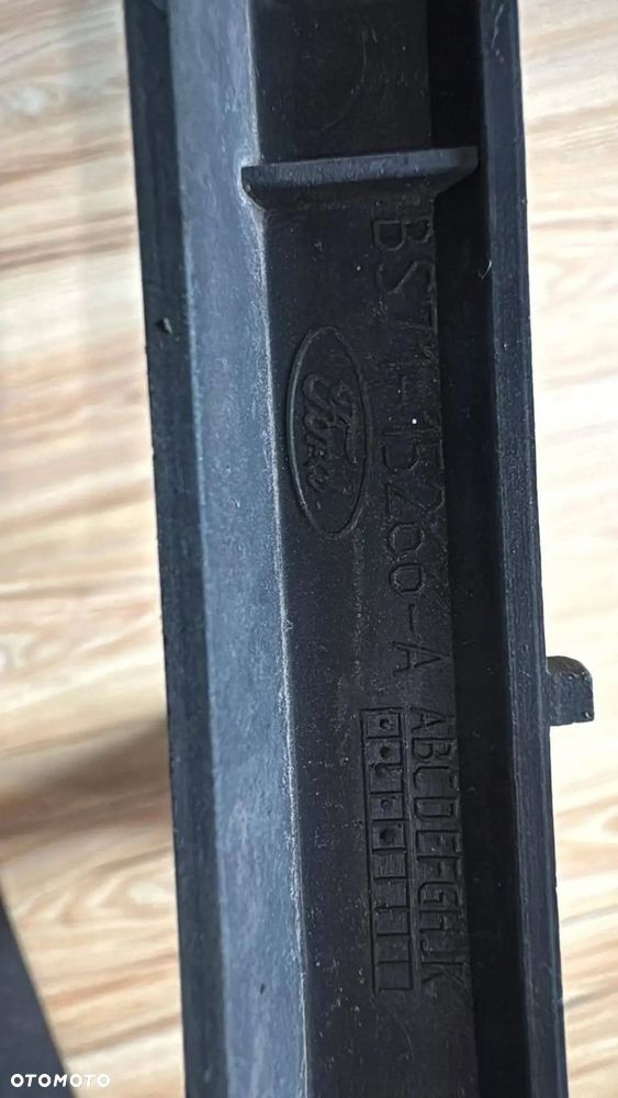 ramka halogenu prawy przód ford mondeo mk4 - 3