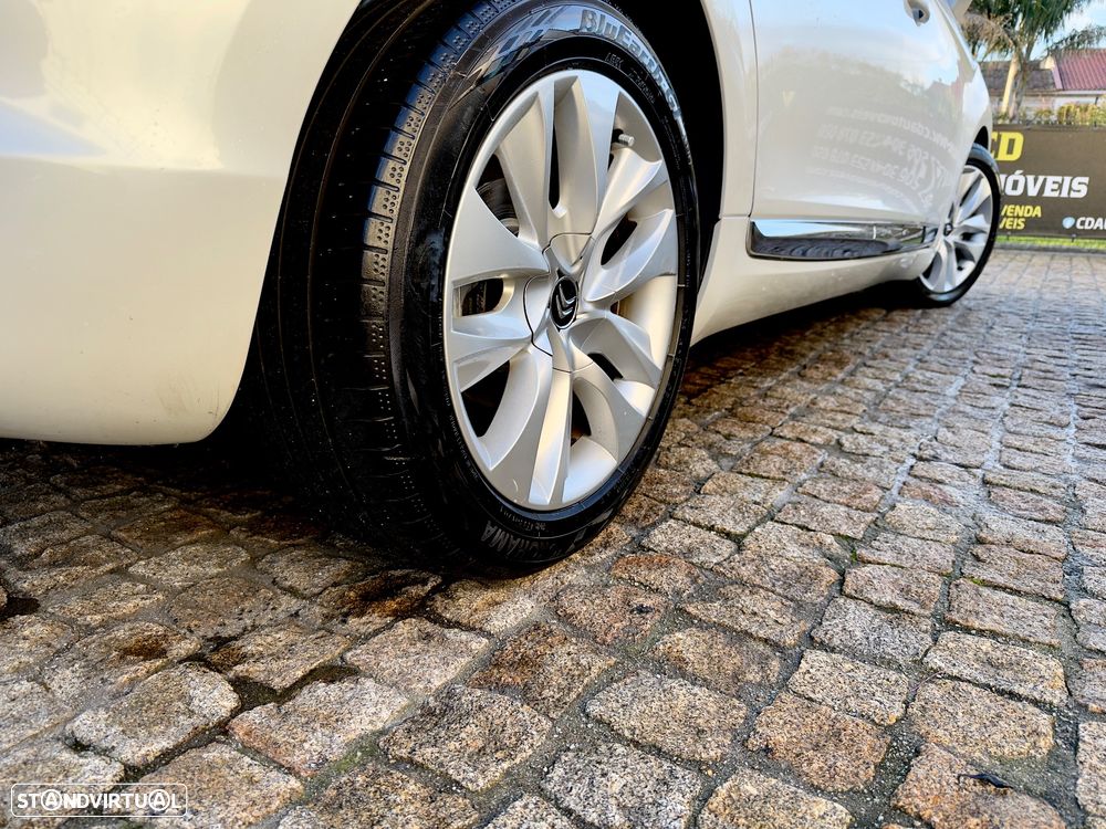 Citroën DS5 e-HDi 115 EGS6 SoChic - 16