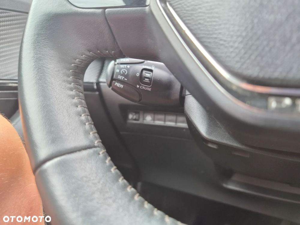 Peugeot 2008 PureTech 130 EAT8 Allure Pack - 20