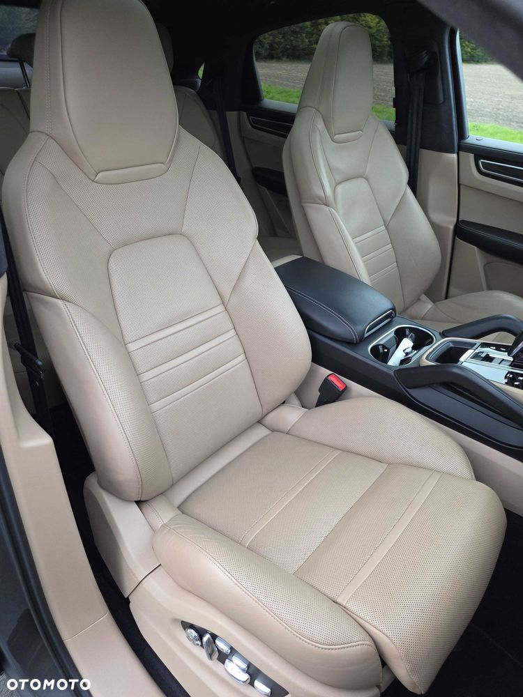 Porsche Cayenne - 10