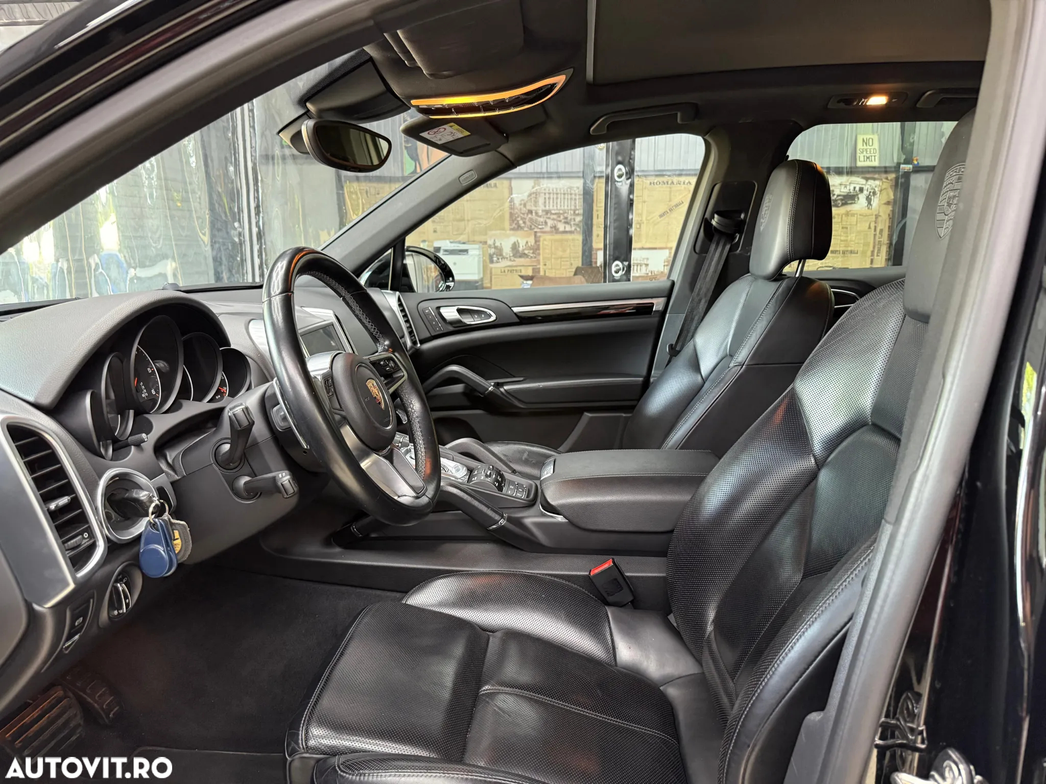 Porsche Cayenne 3.0 L - 24
