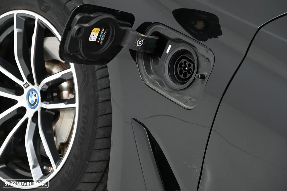 BMW 520 e Pack M - 12