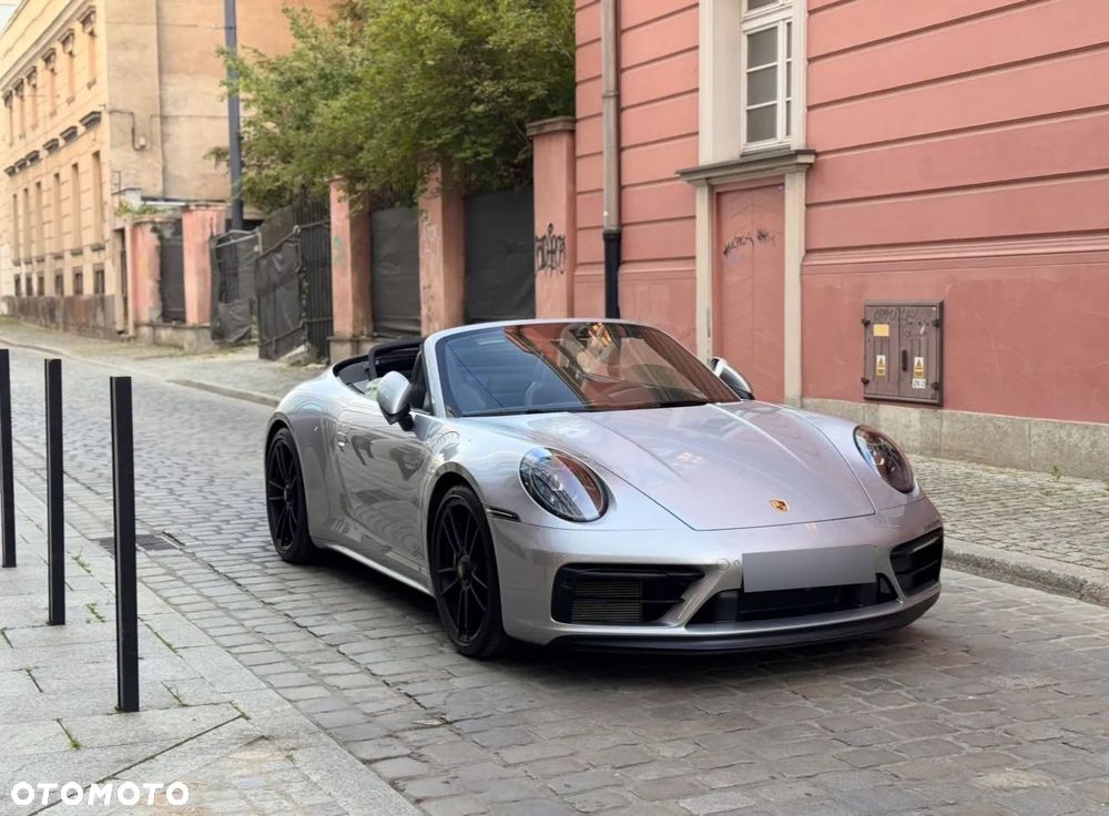 Porsche 911 Carrera 4 GTS - 2