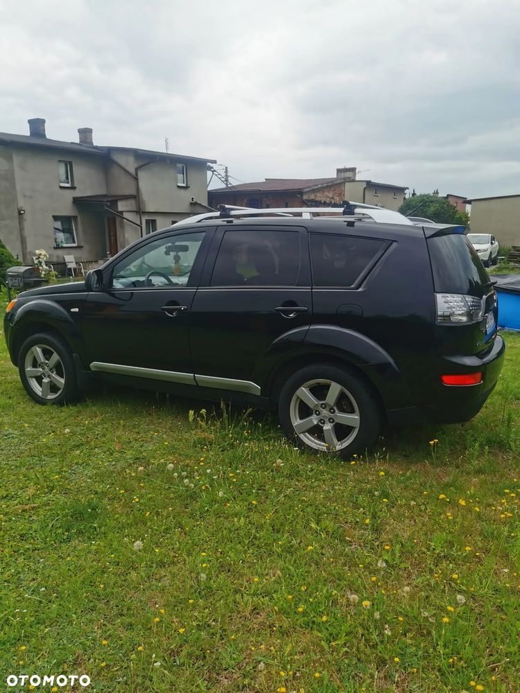 Mitsubishi Outlander 2.0 DID Instyle - 3