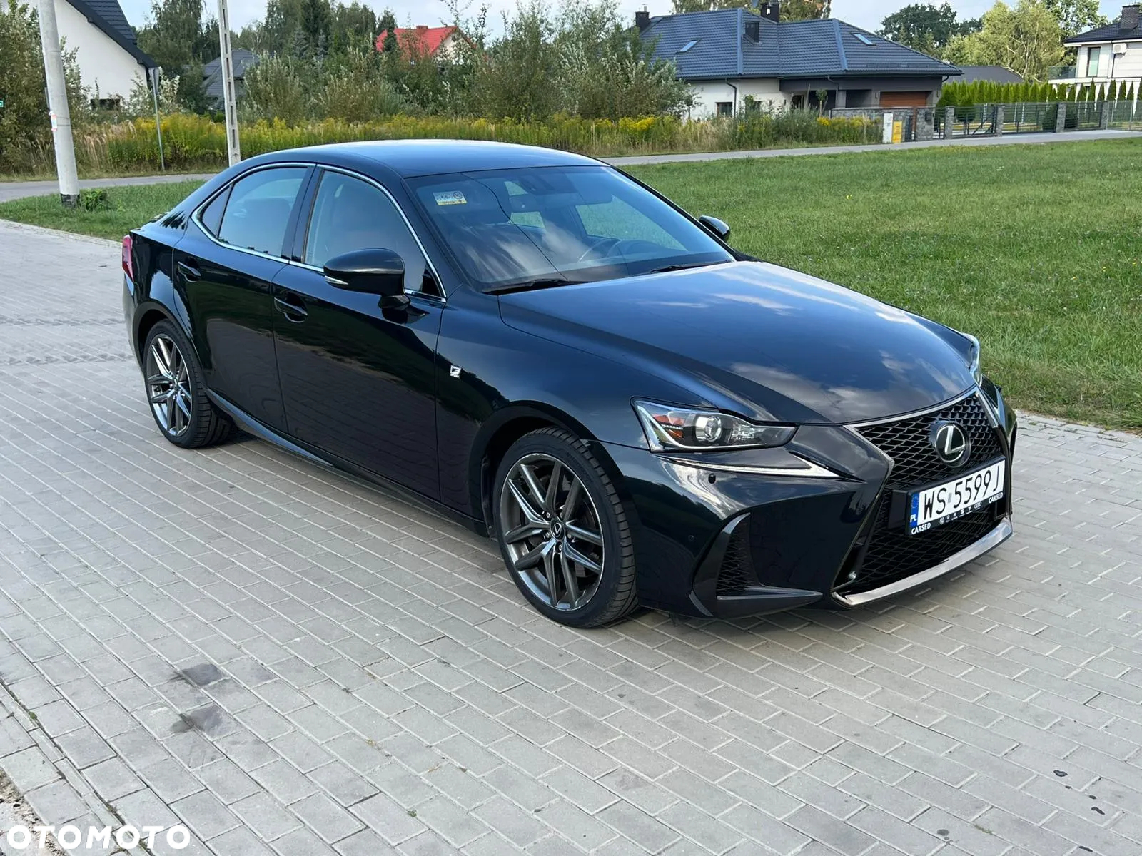 Lexus IS 200t / 300 F Sport - 24