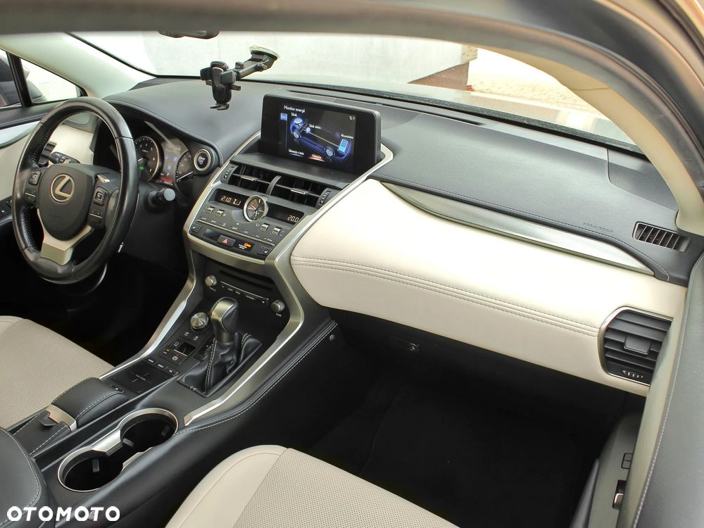 Lexus NX 300h Elite 2WD - 18