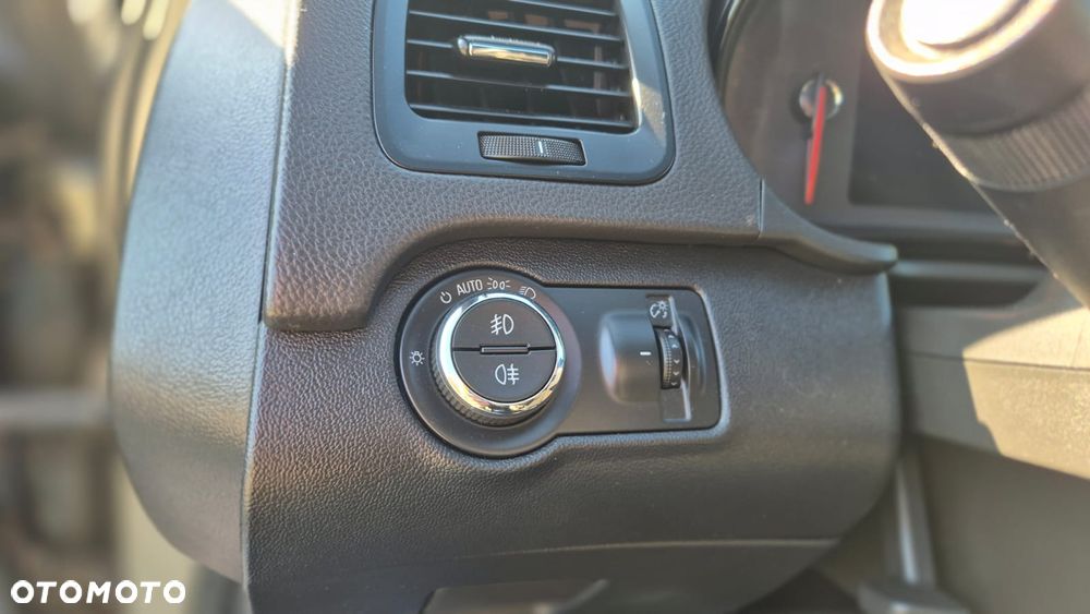 Opel Insignia - 16