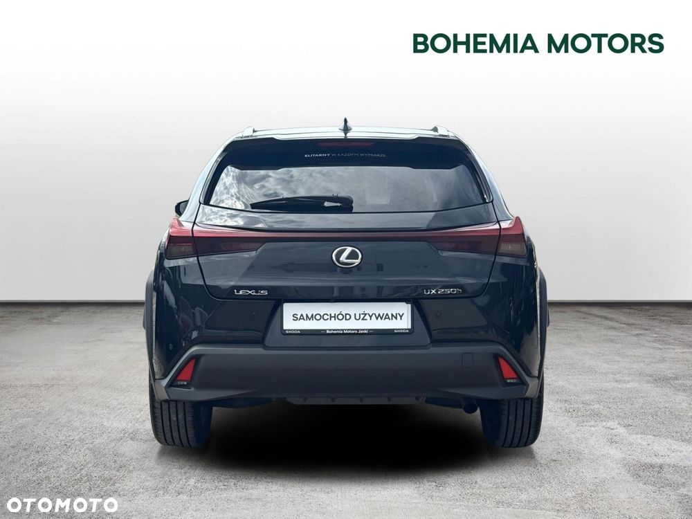 Lexus UX - 5