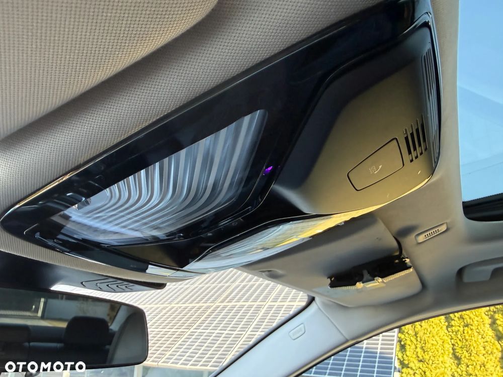 BMW Seria 5 530d xDrive Sport-Aut Luxury Line - 34