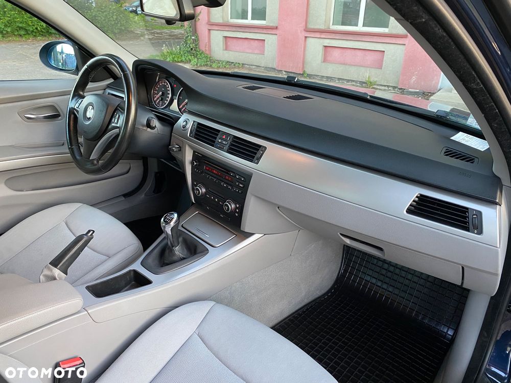 BMW Seria 3 320d - 28