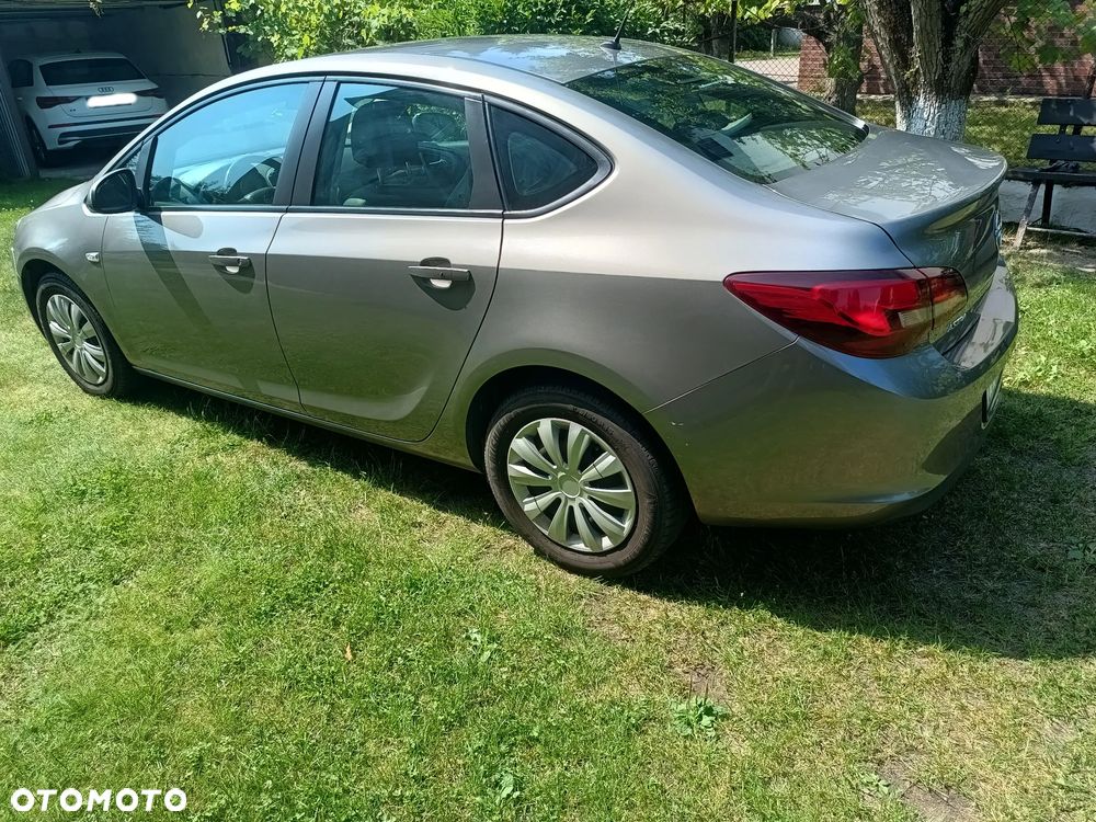 Opel Astra 1.6 Essentia - 4