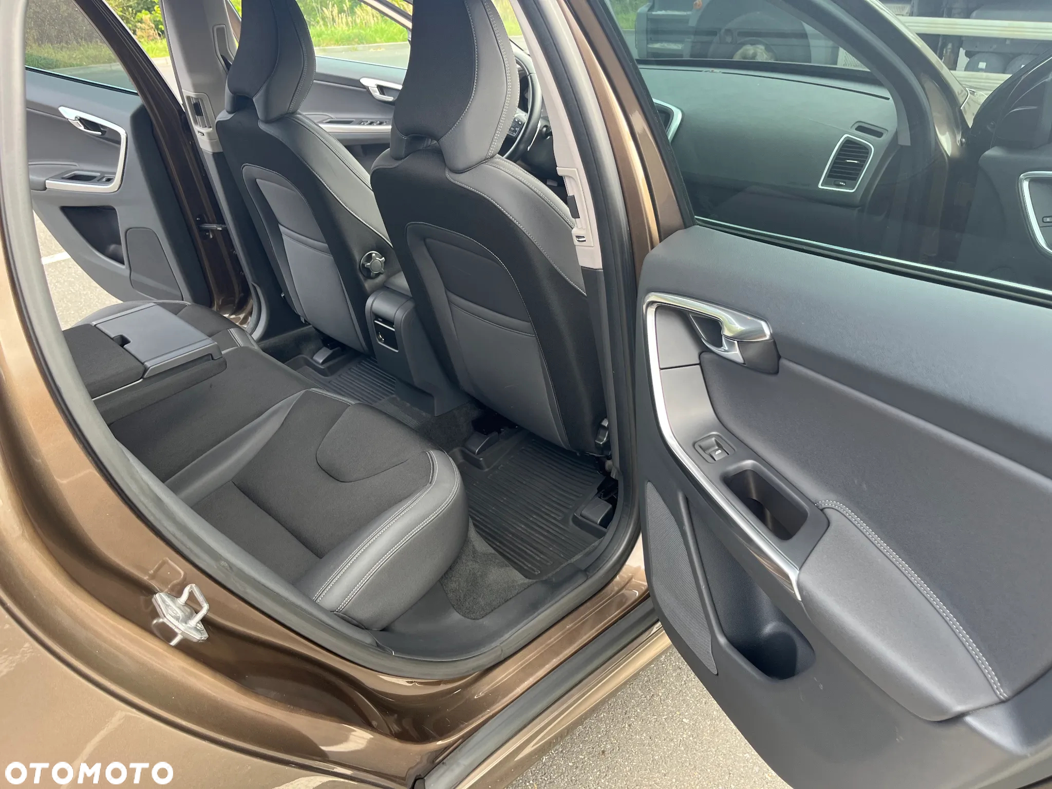 Volvo XC 60 2.4D AWD Momentum - 11