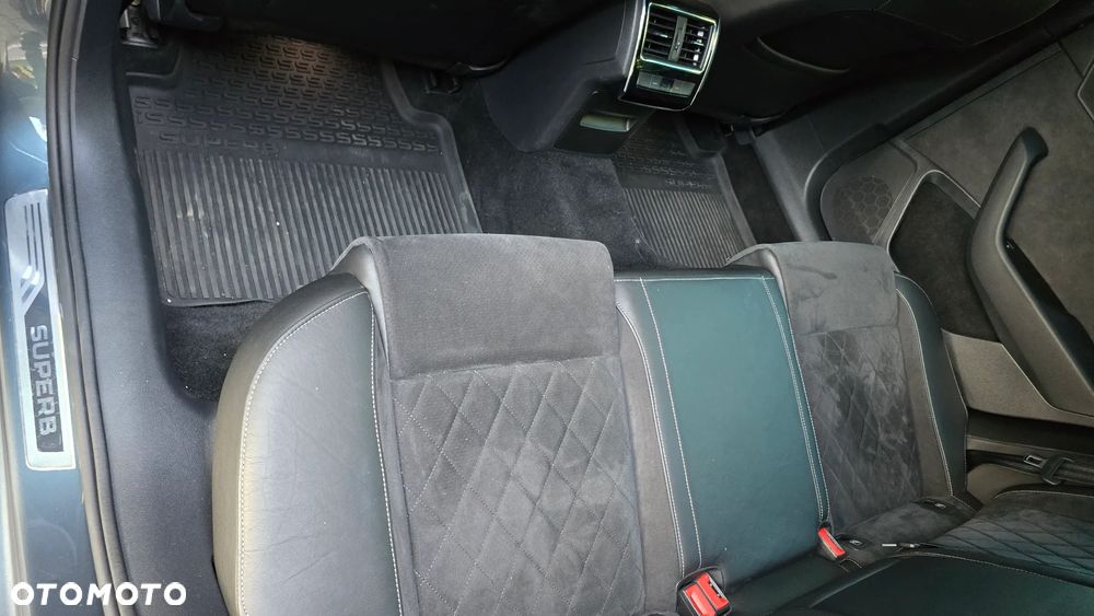 Skoda Superb 2.0 TDI SCR 4x4 Sportline DSG - 12