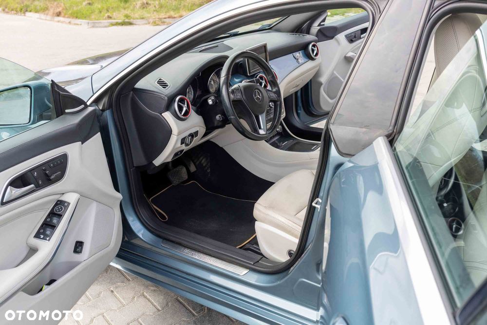 Mercedes-Benz CLA 250 7G-DCT UrbanStyle Edition - 5