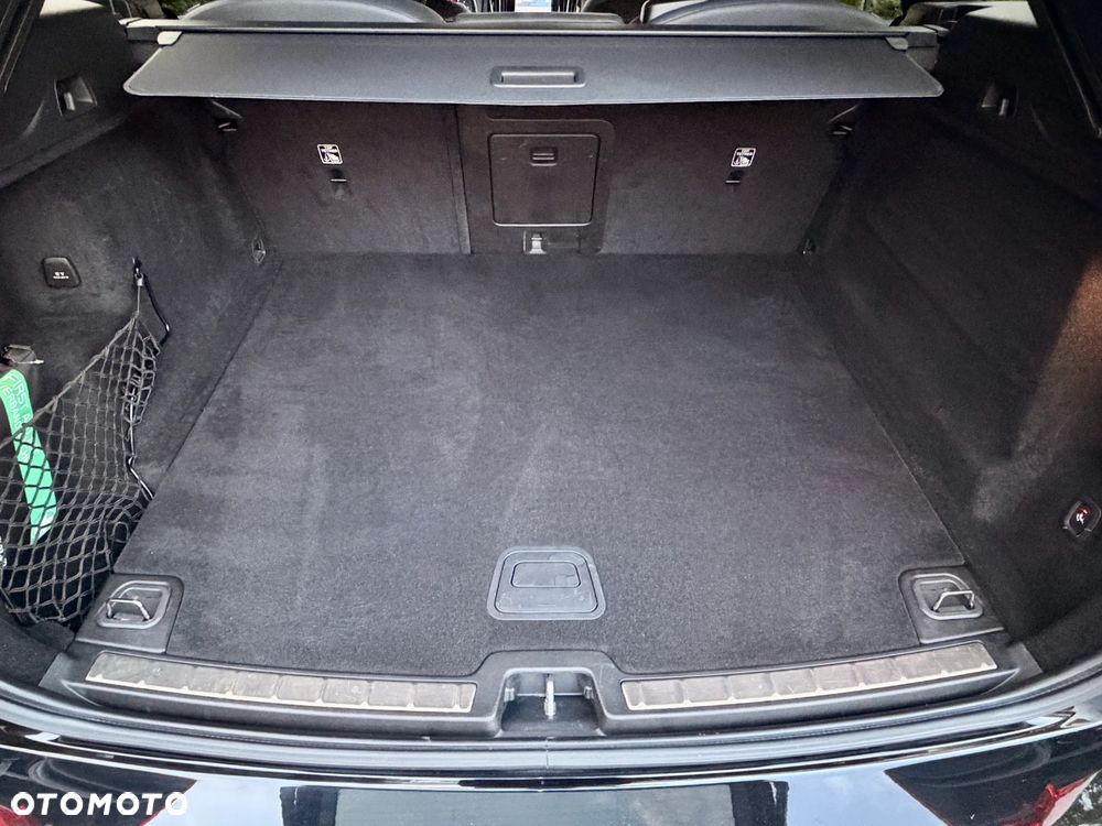 Volvo XC 60 B4 D AWD Plus Dark - 36