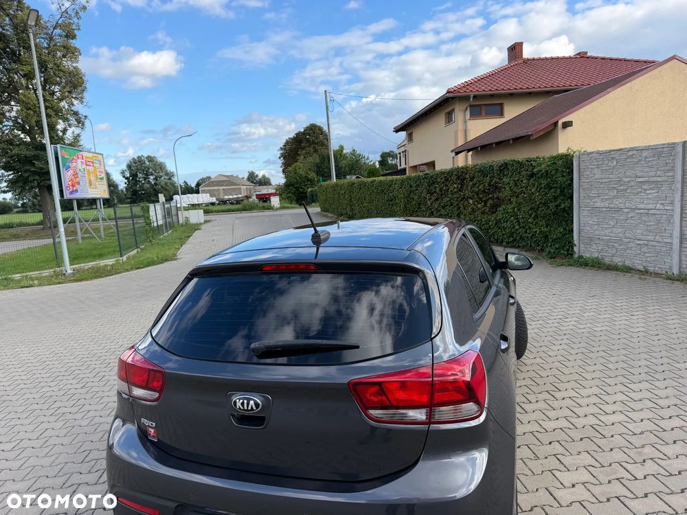 Kia Rio 1.4 L - 6