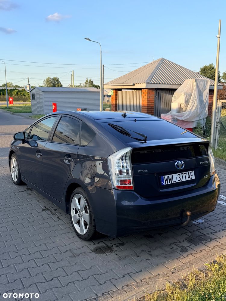 Toyota Prius - 4