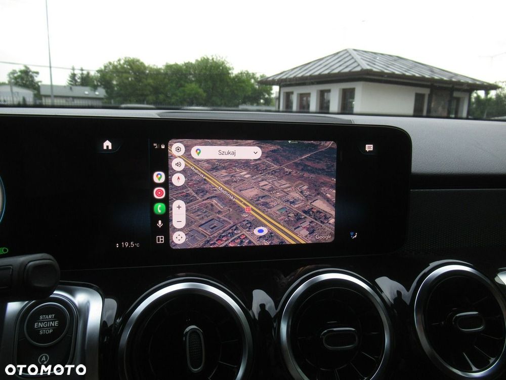 Mercedes-Benz GLB 200 7G-DCT - 35