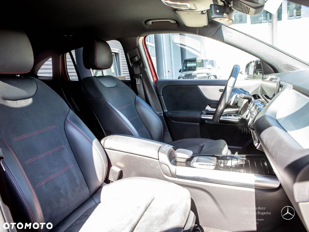 Mercedes-Benz GLA 250e AMG Line - 16