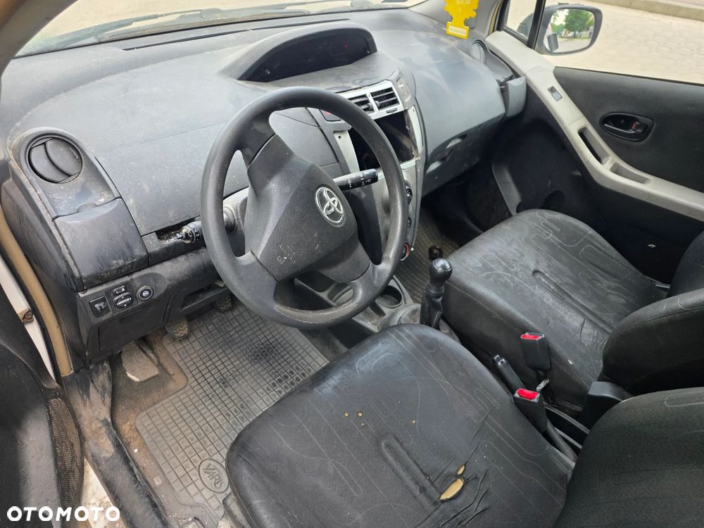 Toyota Yaris 1.0 Luna EU5 - 5