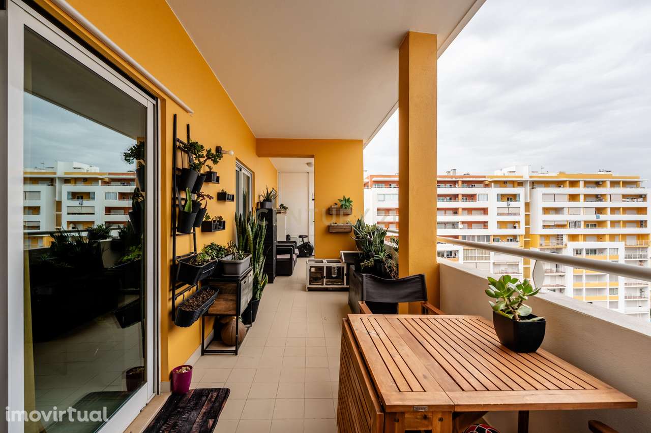 Apartamento T2 com Garagem e Piscina – Alto do Quintão, Portimão - Grande imagem: 3/24