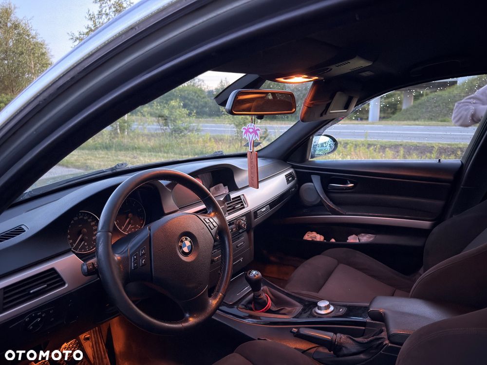 BMW Seria 3 325i - 14